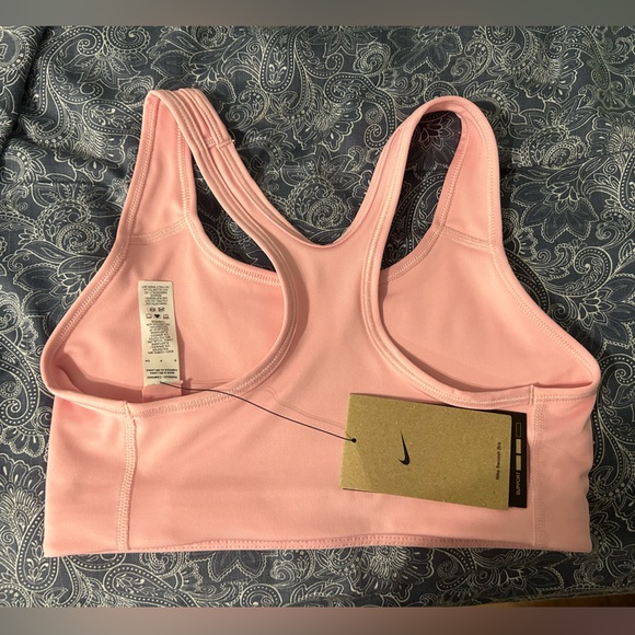NWT Bubblegum Pink Nike Sports Bra - Picture 2 of 5